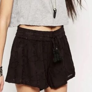Free People Womens Shorts Size Small Eyelet Lace Black Tassel Ties Gold Threads